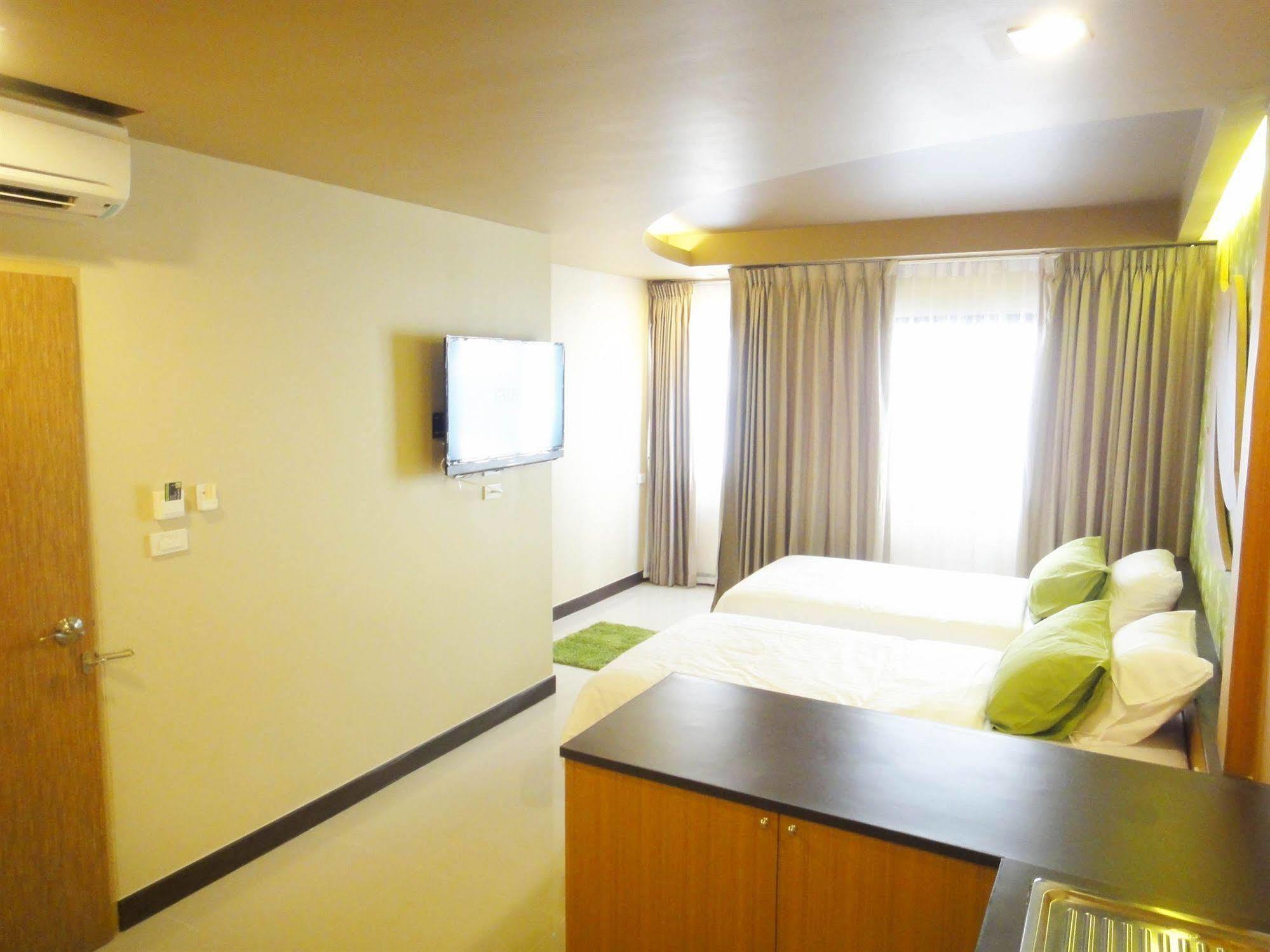 Aleaf Bangkok Hotel Exterior photo